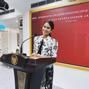 Pesona Para Artis Indonesia saat Peringati Hari Batik Nasional, Siapa yang Paling Stylish?