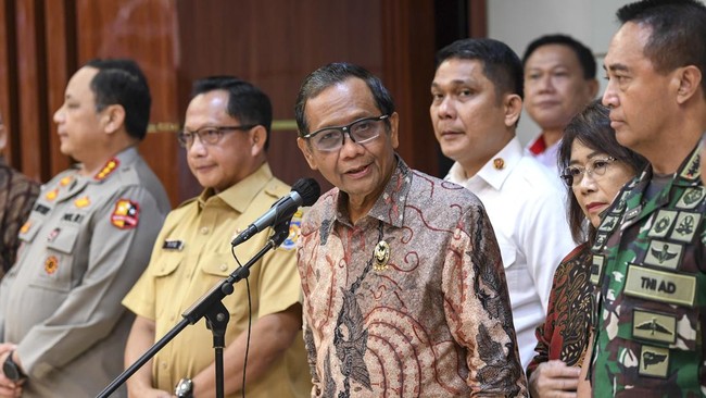 Mahfud MD menyebut semua pelanggaran HAM berat bisa diproses lewat jalur hukum atau pengadilan HAM ad hoc.