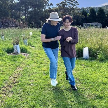 7 Potret Kedekatan Nadya Hutagalung & Sang Putri yang Bergender Netral