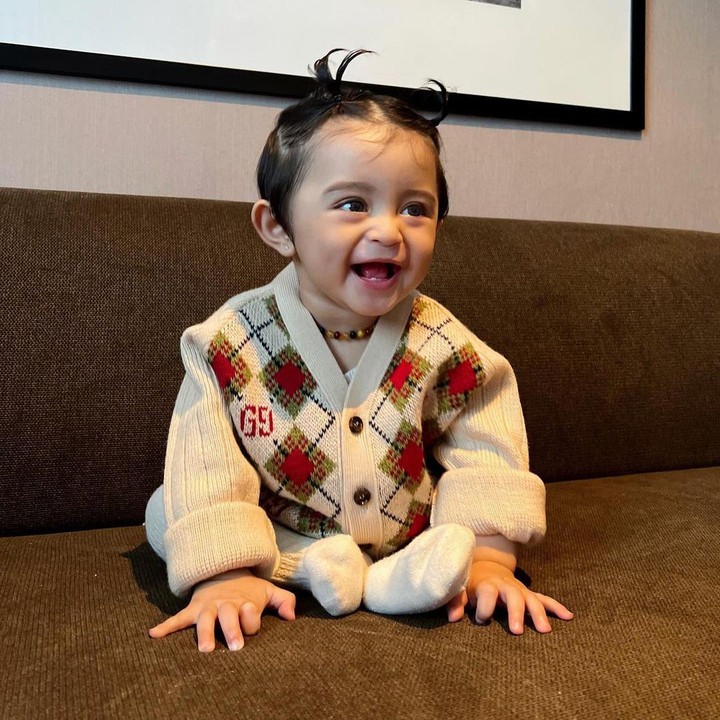 <p>Pada beberapa foto, Guzel terlihat menguncir dua rambut pendeknya. Wajah blesterannya ini semakin terlihat menggemaskan, ya! (Foto: Instagram: @guzelimalisyakieb)</p>