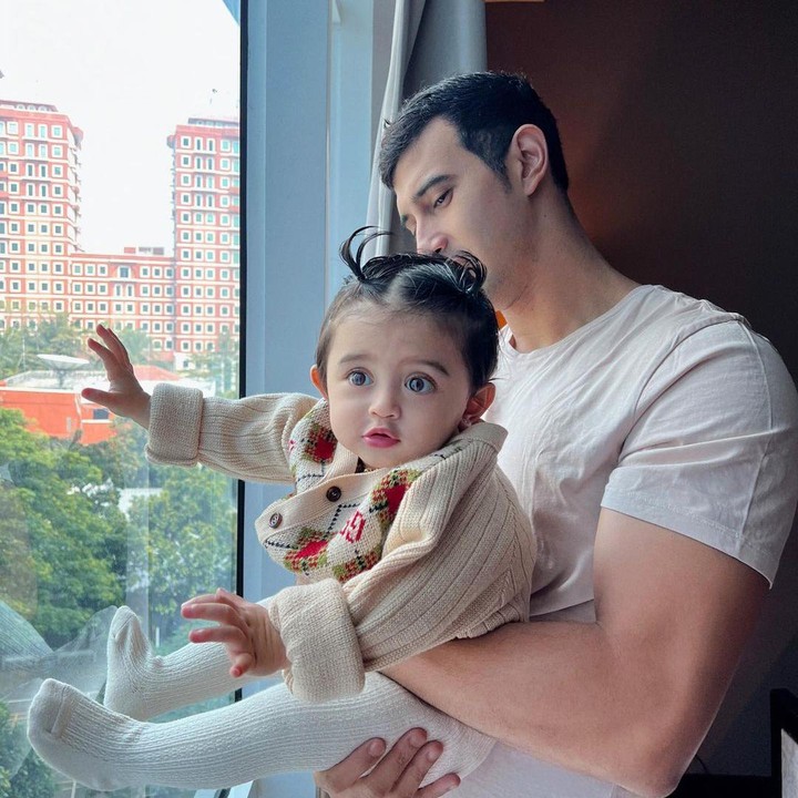 <p>Semoga Guzel tumbuh menjadi anak yang sholehah dan menjadi kebanggaan bagi kedua orang tuanya ya, Bunda! (Foto: Instagram: @guzelimalisyakieb)</p>