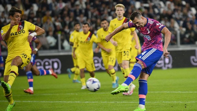 Juventus menang telak 3-0 atas Bologna dalam pertandingan pekan kedelapan Liga Italia di Stadion Allianz, Senin (3/10) dini hari WIB.
