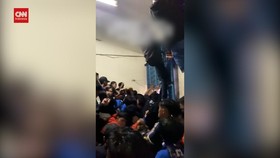 VIDEO: Viral Aremania Sulit Keluar Stadion Saat Tragedi Kanjuruhan
