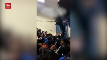 VIDEO: Viral Aremania Sulit Keluar Stadion Saat Tragedi Kanjuruhan