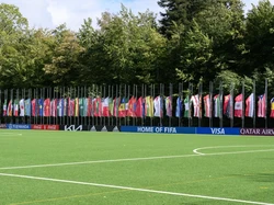 211 Bendera Anggota FIFA Dikibarkan Setengah Tiang