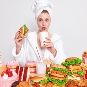 Hobi Makan Junk Food? 5 Trik Mudah Ini Bisa Kamu Coba untuk Hidup Lebih Sehat