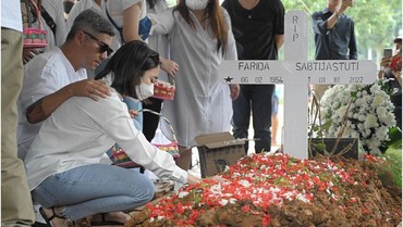 Gading Tak Sangka Ibunda Meninggal, Gisel Tak Sempat Lihat untuk Terakhir Kali