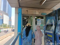 Sistem Kartu Berubah, Penumpang TransJ Keluhkan Sosialisasi Kurang