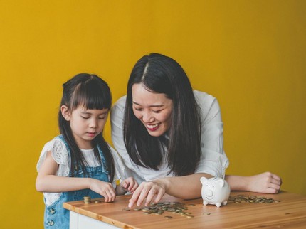 7 Tips Ajari Si Kecil Menabung, Belikan Celengan hingga Sisihkan Uang Saku