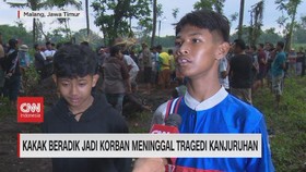 VIDEO: Isak Tangis Sambut Kedatangan Jenazah Korban Tragedi Kanjuruhan