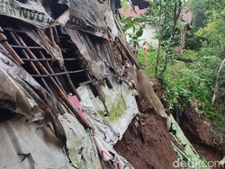 Longsor Terjang Desa Nasol Ciamis, 10 Rumah Warga Terdampak