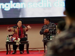 Saat Megawati Ikut Menari Bersuka Ria Bareng Perwira TNI AL
