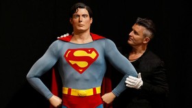 FOTO: Memorabilia Superman hingga Star Wars Dilelang di Inggris