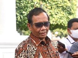 Sengkarut Johnny Plate Tersangka tapi Jokowi Minta Proyek BTS Lanjut