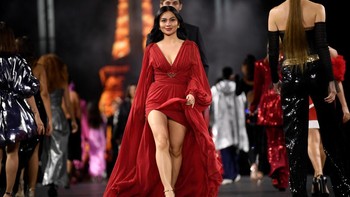 FOTO: Gaya Ariel Tatum di Catwalk Paris Fashion Week