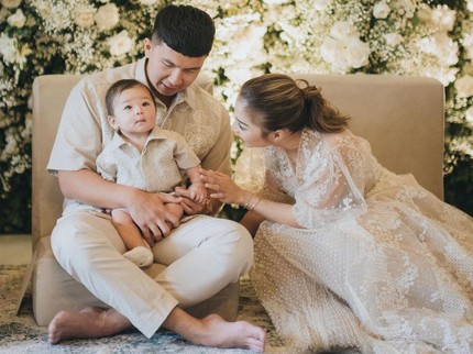 7 Potret Aqiqah Baby Izz Anak Nikita Willy, Indah Bertabur Bunga Putih