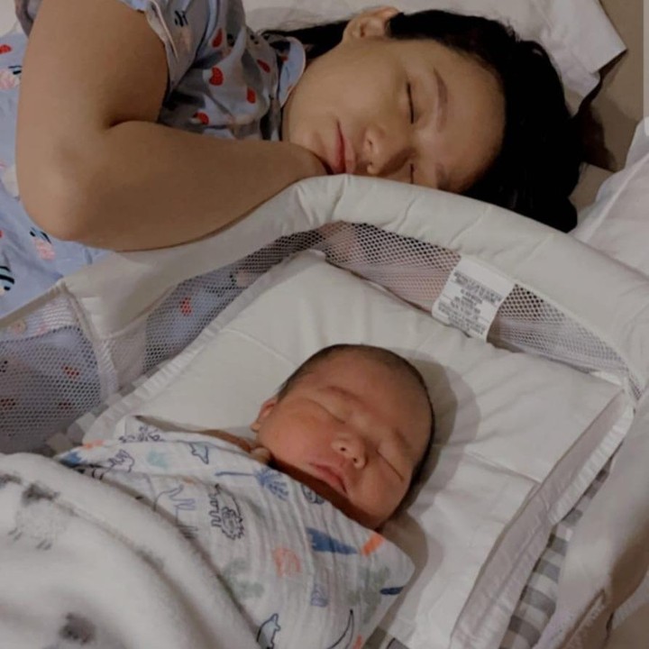 <p>Stella pun kini sudah bersiap menjalani peran sebagai seorang Bunda, tentu dengan dukungan penuh dari sang suami ya. Kita doakan semoga Baby Avery tumbuh sehat dan senantiasa bahagia ya Bunda.Foto: Instagram @fendychow</p>
