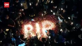 VIDEO: Ribuan Bonek Gelar Doa Bersama untuk Korban Tragedi Kanjuruhan