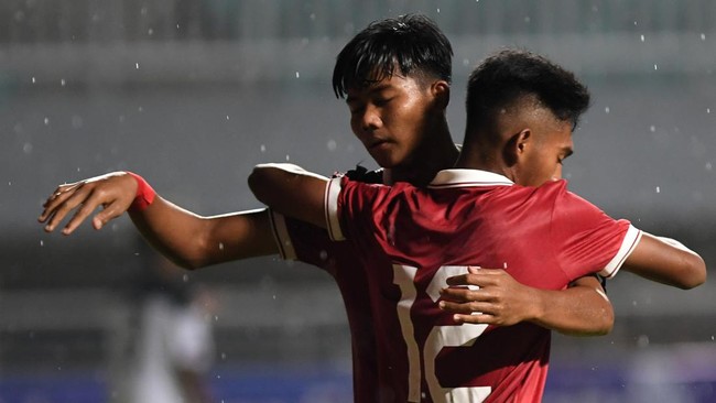 Arkhan Kaka Ungkap Alasan Tak Selebrasi di Indonesia U-17 vs Guam Striker Timnas Indonesia U-17 Arkhan Kaka mengungkapkan alasan tak berselebrasi saat mencetak empat gol ke gawang Guam di Kualifikasi Piala Asia U-17.
