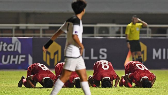 Timnas Palestina U-17 sempat mencetak gol lewat eksekusi penalti saat melawan Indonesia namun ternyata dianulir wasit.