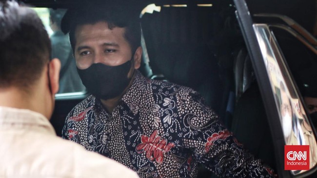 Wagub Jatim Emil Dardak menyerahkan kepada RS Saiful Anwar yang akan mengklarifikasi soal kabar penyetopan biaya untuk korban Kanjuruhan.