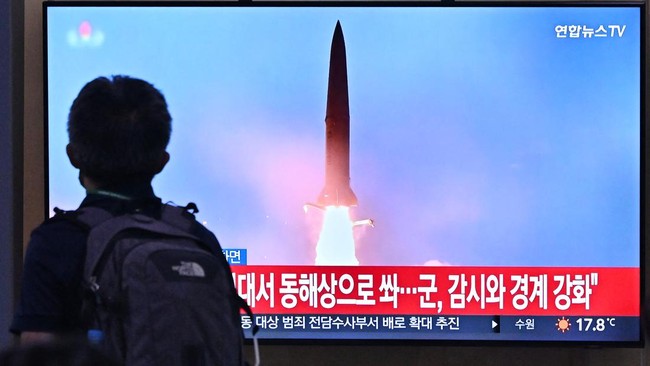 Korut Tertutup Banget, Kenapa Masih Bisa Diintip Media Korsel? Korea Selatan punya cara khusus untuk 'mengintip' dan mendapat informasi soal situasi terkini Korea Utara (Korut) melalui media di negara itu.