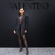 Dari Zendaya hingga Florence Pugh, Ini Gaya Selebriti di Peragaan Valentino di Paris Fashion Week