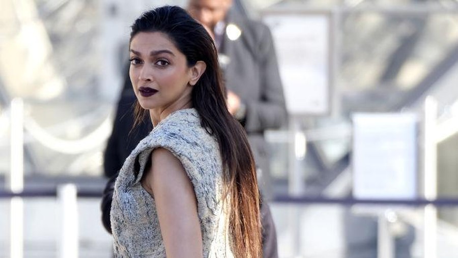 PARIS, FRANCE - OCTOBER 04:  Deepika Padukone attends the Louis Vuitton Womenswear Spring/Summer 2023 show as part of Paris Fashion Week  on October 04, 2022 in Paris, France. (Photo by Laurent Viteur/WireImage)