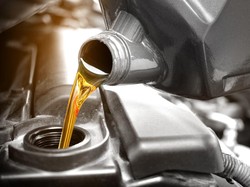 Kiat Cermat Pilih Oli Agar Mesin Mobil Bekerja Optimal & Tahan Lama