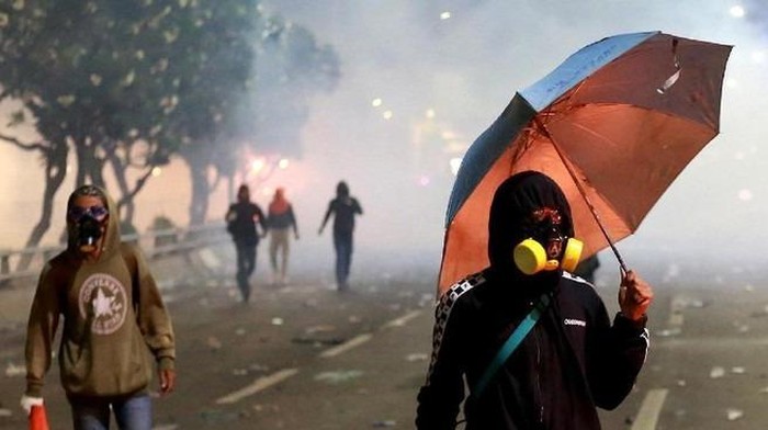 Usai Tragedi Kanjuruhan, Dokter Ungkap Bahaya Gas Air Mata untuk Tubuh dan Cara Mengatasinya!