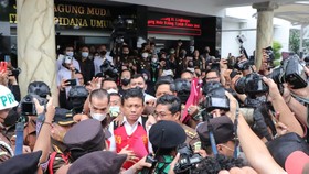 Ferdy Sambo dan Putri Candrawathi Resmi Jadi Tahanan Kejagung