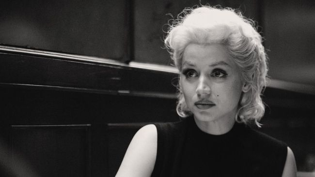 Sutradara Blonde menilai ekspektasi penonton yang mengkritik serial tersebut sebagai "aneh" karena karyanya tak mengubah kenyataan apapun soal Marilyn Monroe.