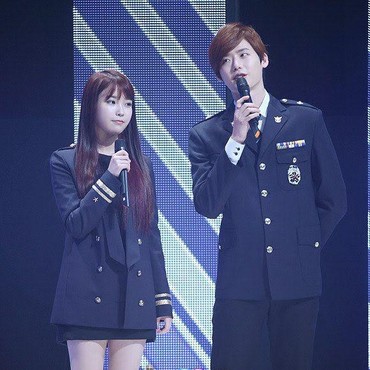 Satu Dekade Persahabatan IU dan Lee Jong Suk, Manis Banget