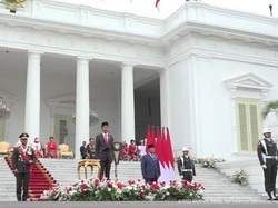Jokowi Pimpin Upacara HUT TNI di Istana, Megawati-Prabowo Duduk Sebelahan