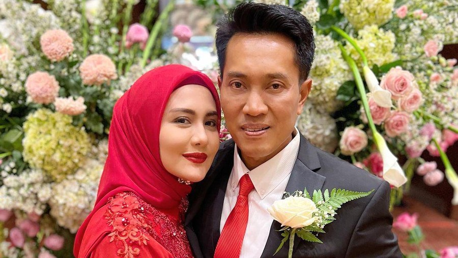 Juliana Moechtar dan suami, Letkol Inf Nur Wahyudi