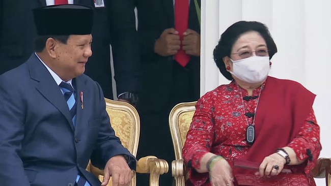 Secara personal Mega dan Prabowo tak punya  masalah, sehingga pertemuan pribadi bisa saja terjadi. Tapi, Megawati terikat aturan partai untuk pertemuan politik.