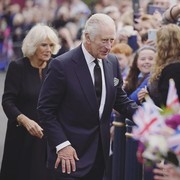 Punya Simbol yang Berbeda, Ini 4 Jubah yang Akan Dipakai Raja Charles III Saat Upacara Penobatan!