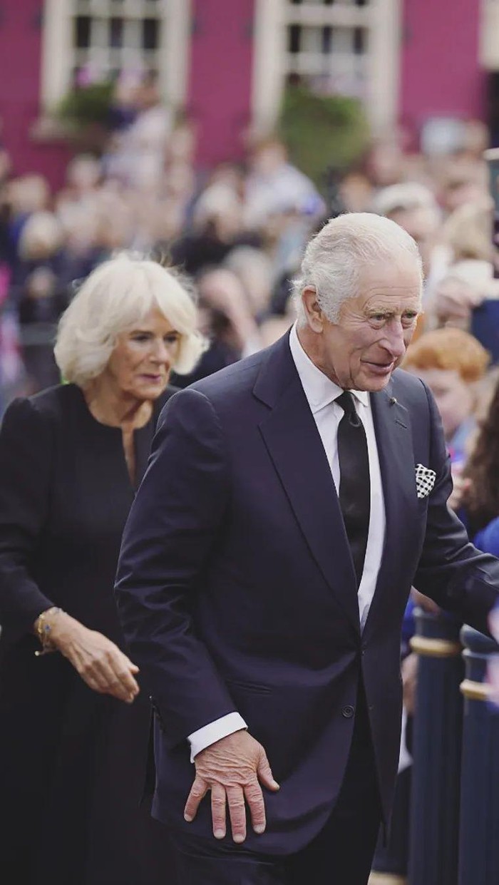 Camilla yang menjadi permaisuri King Charles III tentunya punya tugas sebagai pendamping raja. Namun perlu kamu tahu, tugasnya tidak akan sama dengan mendiang Ratu Elizabeth II. /Foto: Instagram @theroyalfamily