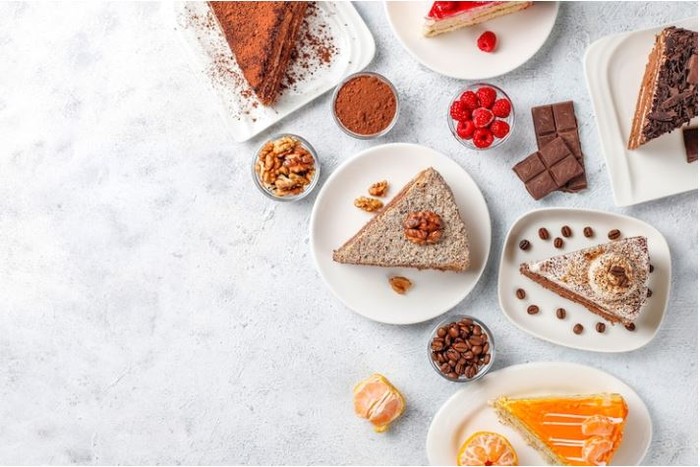 Mengonsumsi gula secara berlebihan adalah hal yang harus dihindari, terutama menginjak usia 40-an. Terlalu banyak gula dapat menyebabkan kulit menua lebih cepat melalui proses glikasi.