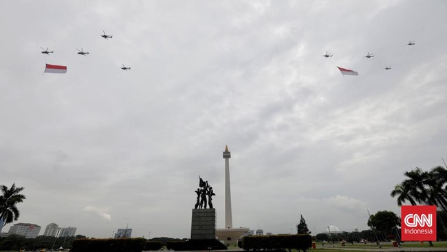 Insiden  prajurit TNI AU jatuh dari ketinggian 1.600 kaki. terjadi lantaran tali putus sehingga parasut mengembang.