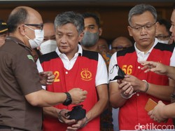 Momen Jaksa Buka Masker Brigjen Hendra dkk Saat Ditampilkan di Kejagung