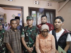 Detik-detik Personel TNI Tendang Aremania Dalam Tragedi Kanjuruhan