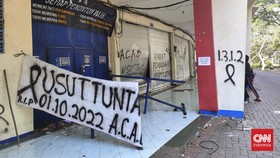 img-title Aremania Mengaku Diintimidasi Saat Pasang Spanduk Tragedi Kanjuruhan