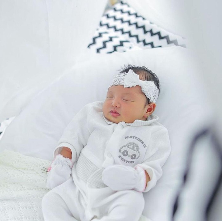 <p>Zaskia Gotik melahirkan anak ketiganya pada Senin (29/9/2022), Bunda. Bayi berjenis kelamin perempuan ini lahir dengan sehat dan sempurna. (Foto: Instagram: @zaskia_gotix)</p>