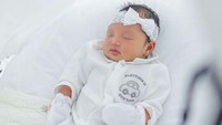<p>Zaskia Gotik melahirkan anak ketiganya pada Senin (29/9/2022), Bunda. Bayi berjenis kelamin perempuan ini lahir dengan sehat dan sempurna. (Foto: Instagram: @zaskia_gotix)</p>