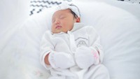 7 Potret Anak Ketiga Zaskia Gotik, Nama dan Wajahnya Terungkap saat Aqiqah