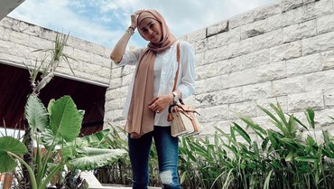 img-title Foto Bareng Reza Rahadian, Olla Ramlan Bikin Panas Aufar Hutapea?