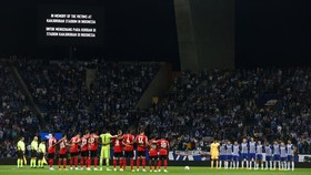 FOTO: Liga Champions Mengenang Tragedi Kanjuruhan