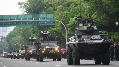 Lecehkan hingga Jilat Kue HUT TNI, Dua Polisi Papua Barat Ditahan