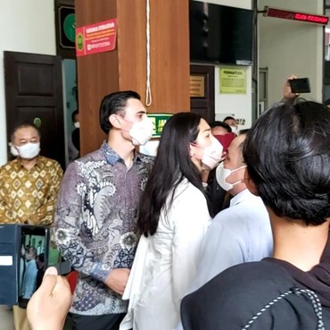 Pihak Steven Sebagai Penggugat Tak Hadir di Sidang, Jessica Iskandar Ngamuk